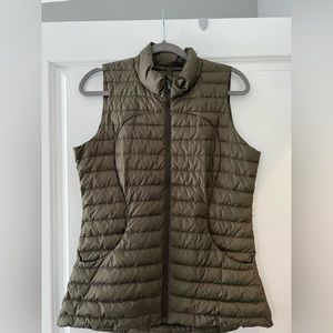 Cute green lulu vest!